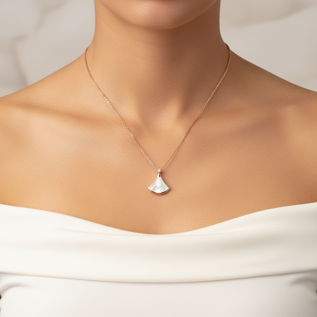 Fan-Shaped Solitaire Diamond Necklace