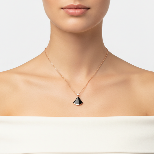 Fan-Shaped Solitaire Diamond Necklace